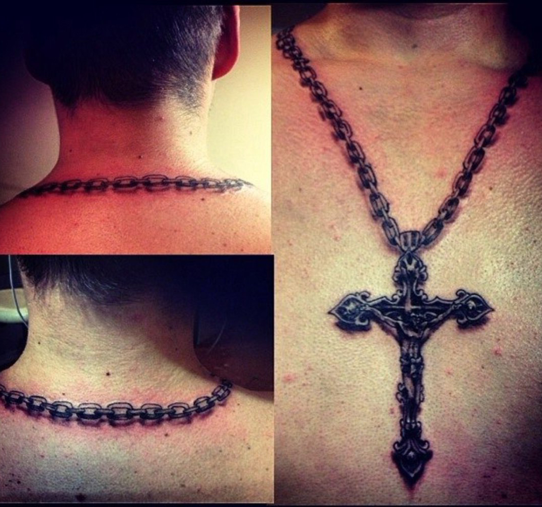 Cross Chain realistic 3D tattoo