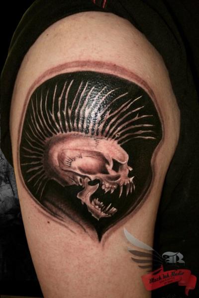 Blackwork Punk Scull tattoo Black Ink Studio