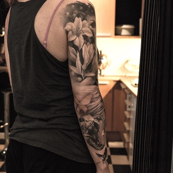 cat Scull and Flowers tattoo sleeve