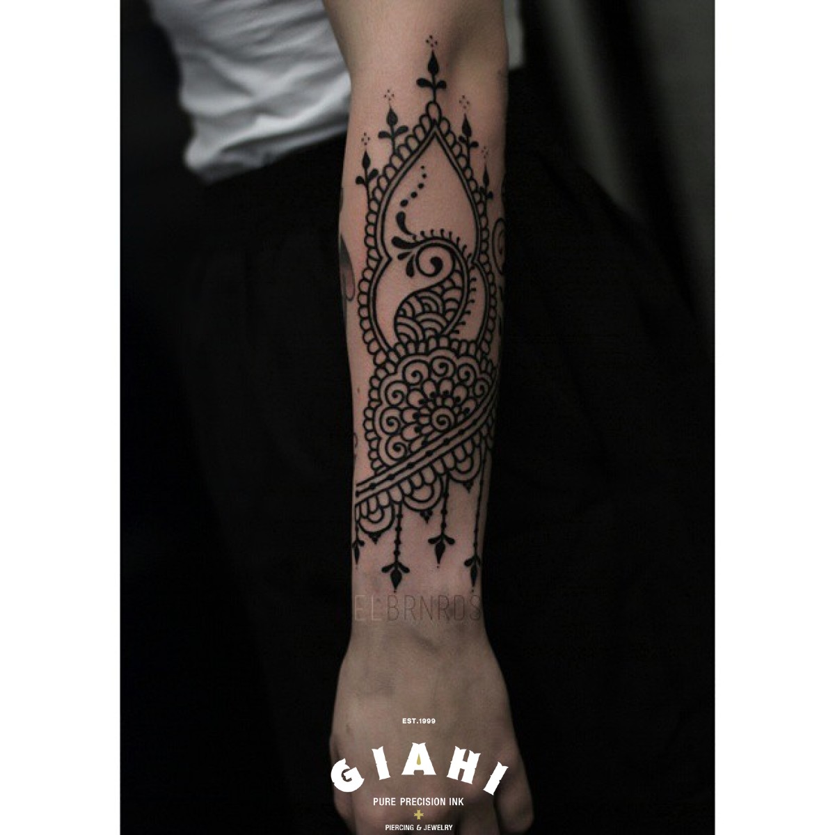 Baroque Blackwork tattoo by Elda Bernardes