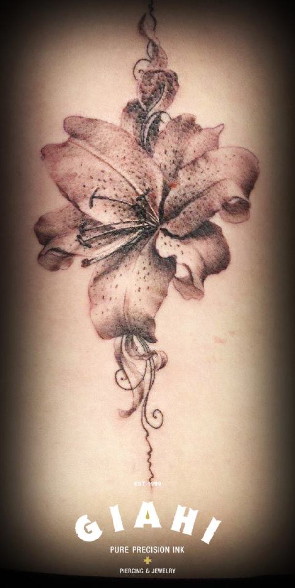 Graphic Flower tattoo