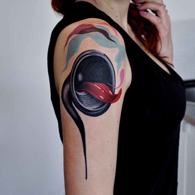 Screaming Speaker Soulder tattoo