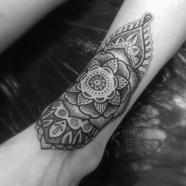 Little Dotwork Ankle Pattern Tattoo