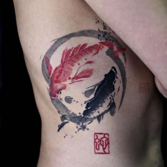 Brush Circle Fishes Tattoo on Ribs