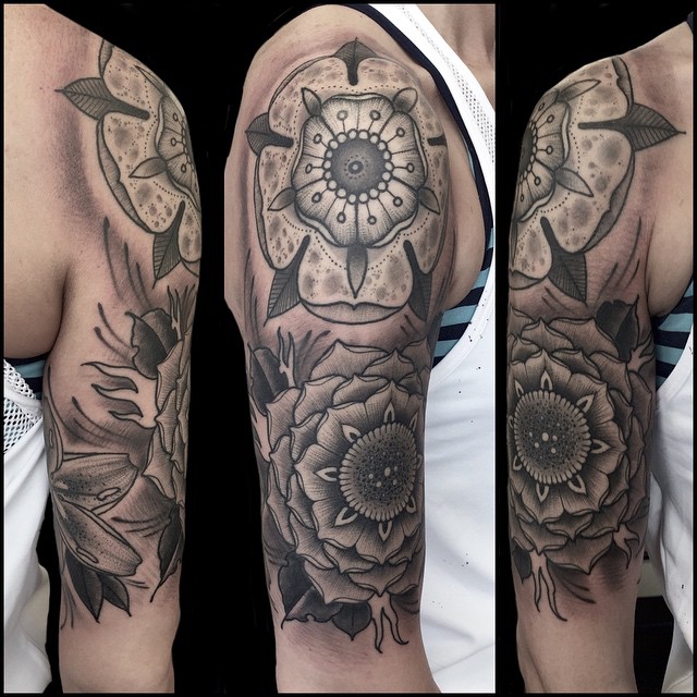 Graphic Beautiful Shoulder Flowers Tattoo