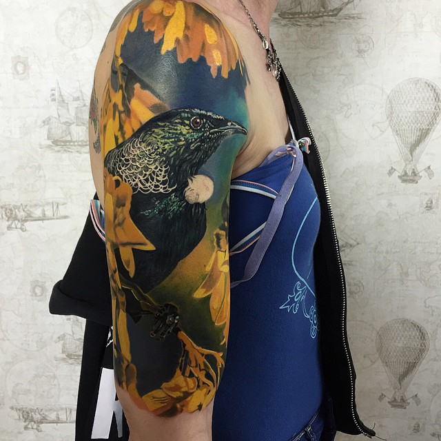 3D tattoo of bird on shoulder