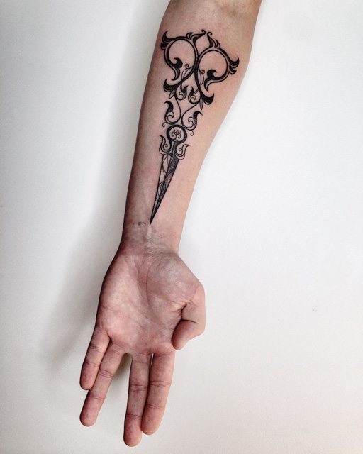 tattoo paterm on inner forearm