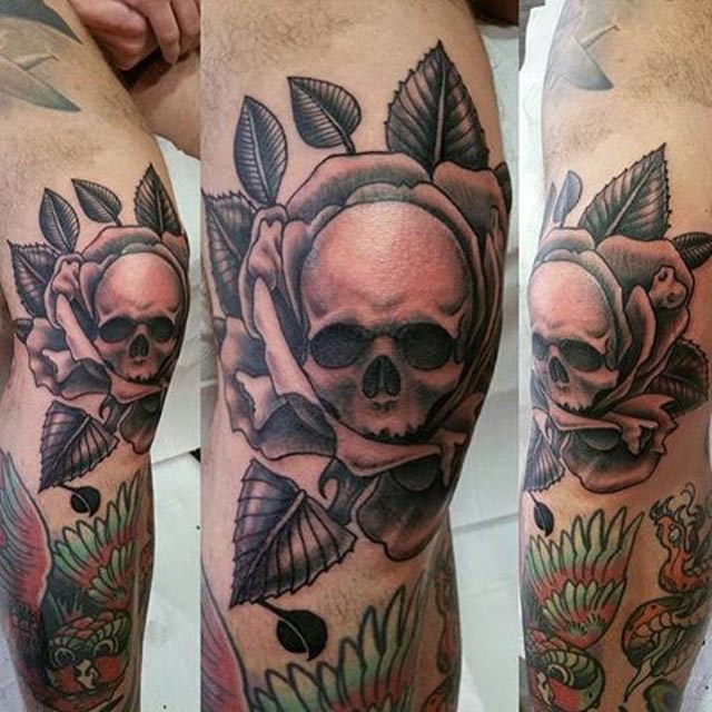 Skull Tattoo on Knee