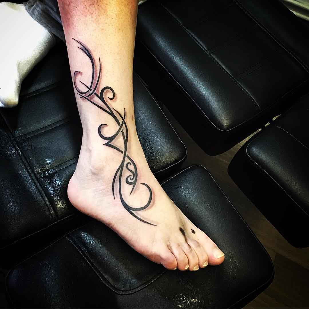 Tribal Ankle Tattoo by lukas_bbtattoo